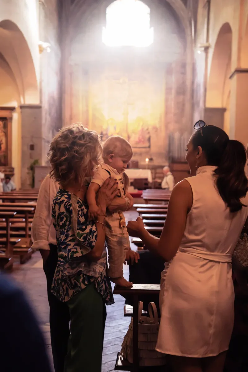 La famiglia riunita in chiesa