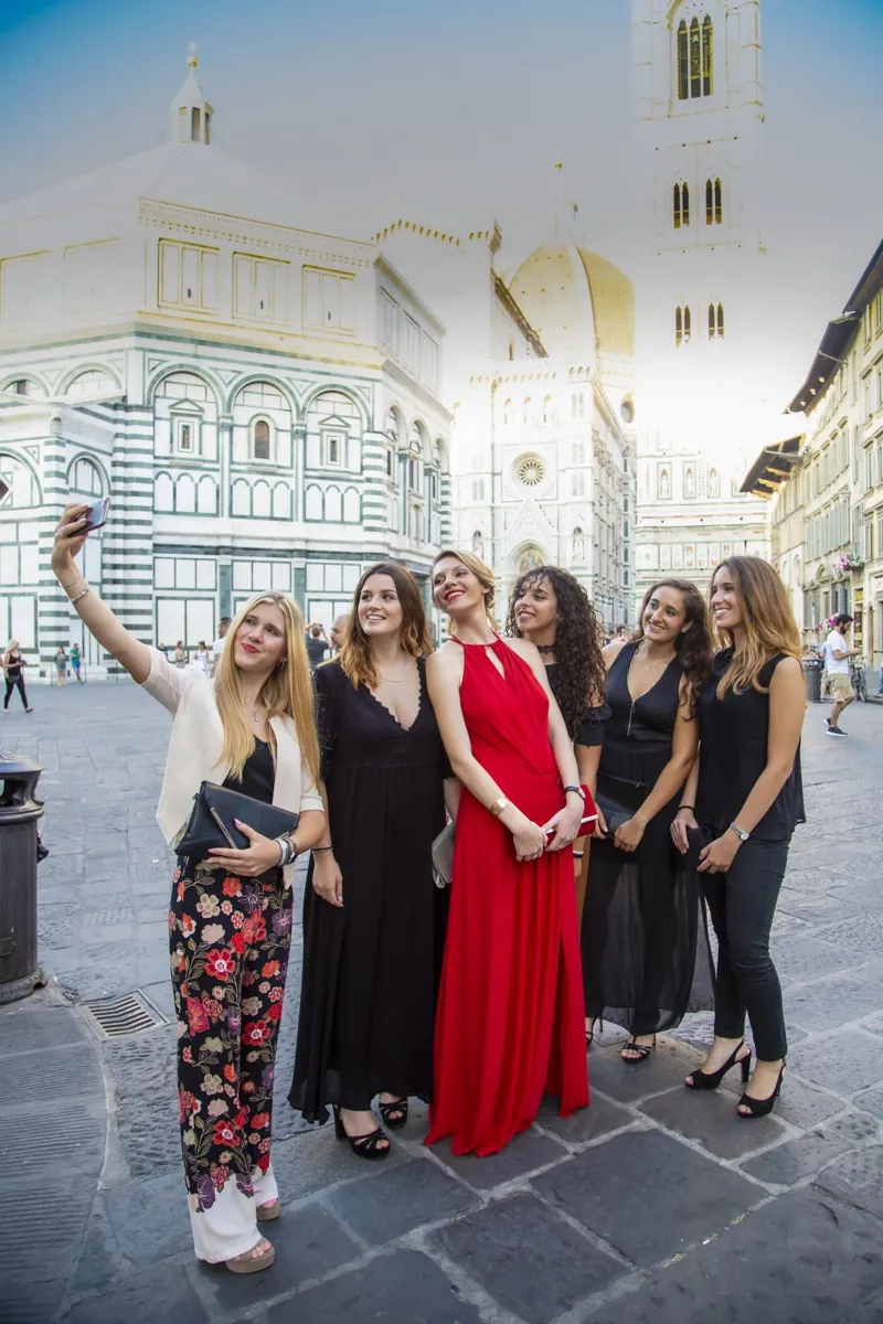 Amiche insieme per un compleanno a Firenze
