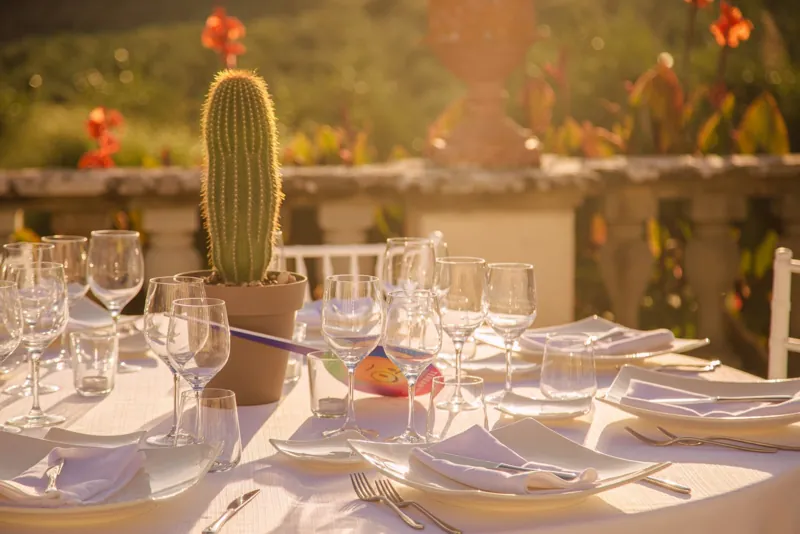 L’allestimento della tavola per la cena