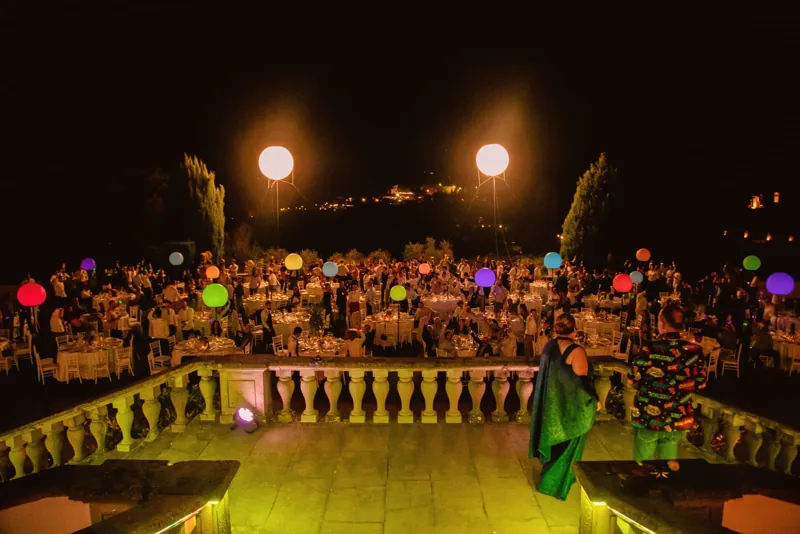Il gruppo degli invitati alla sera